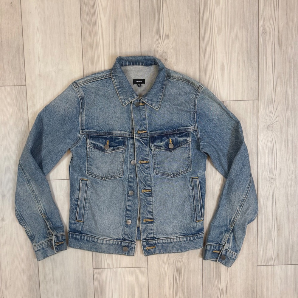 Express Mens Light Wash Blue Denim Trucker Jacket XS Cotton Lyocell Stretch